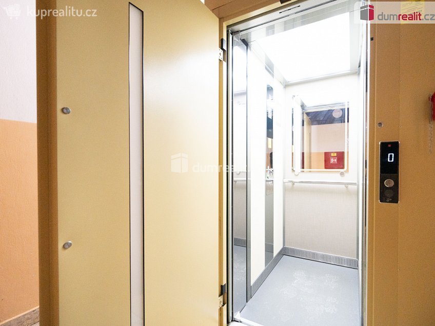 Prodej bytu 3+1 72 m^2 Sídliště SNP, Lhenice 