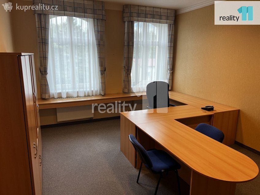 Pronájem  kanceláře 21 m^2 Chebská, Karlovy Vary 