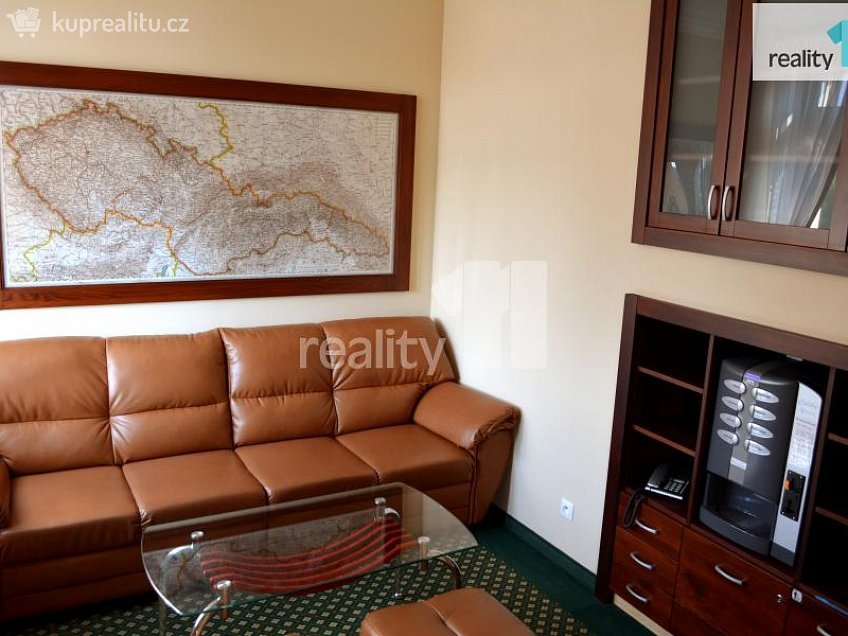 Pronájem  kanceláře 21 m^2 Chebská, Karlovy Vary 