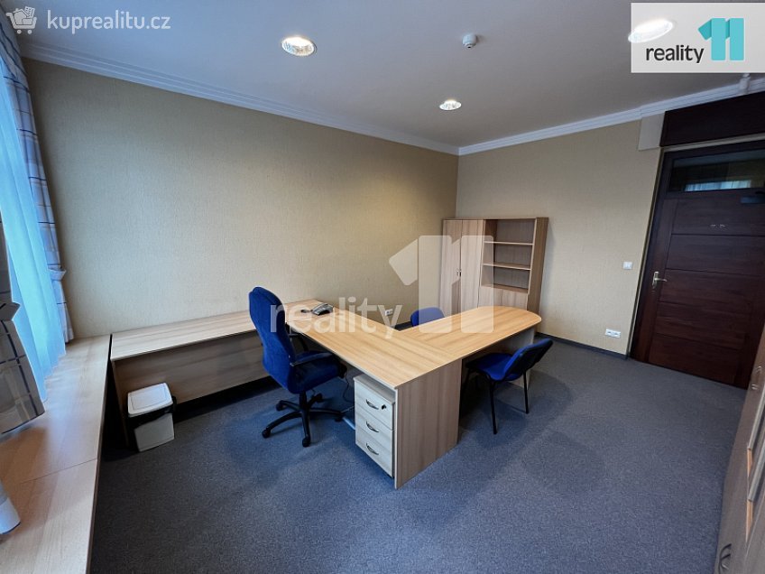 Pronájem  kanceláře 21 m^2 Chebská, Karlovy Vary 
