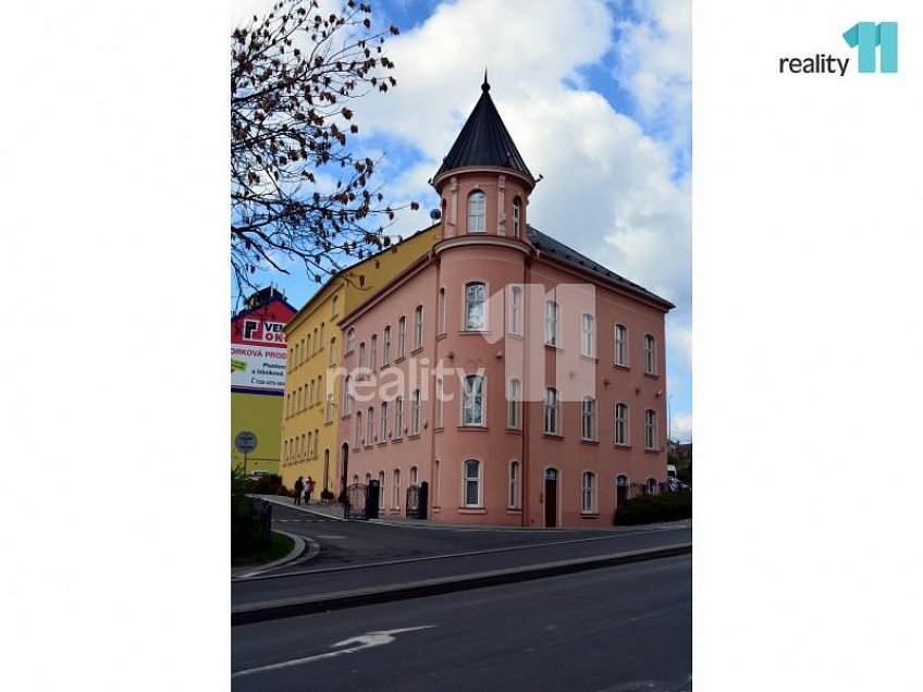 Pronájem  kanceláře 21 m^2 Chebská, Karlovy Vary 