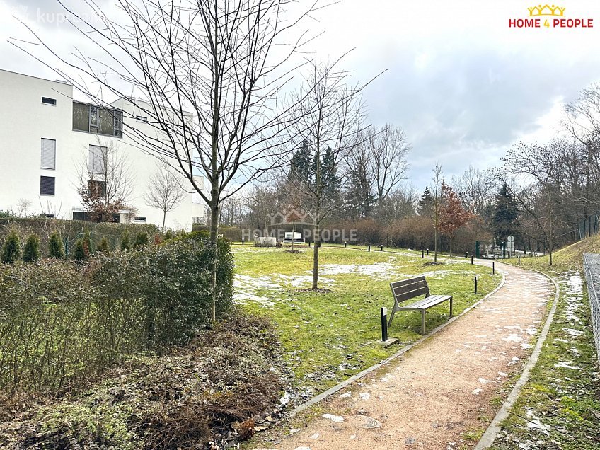 Pronájem bytu 4+kk 86 m^2 Nad Bání, Praha 8 