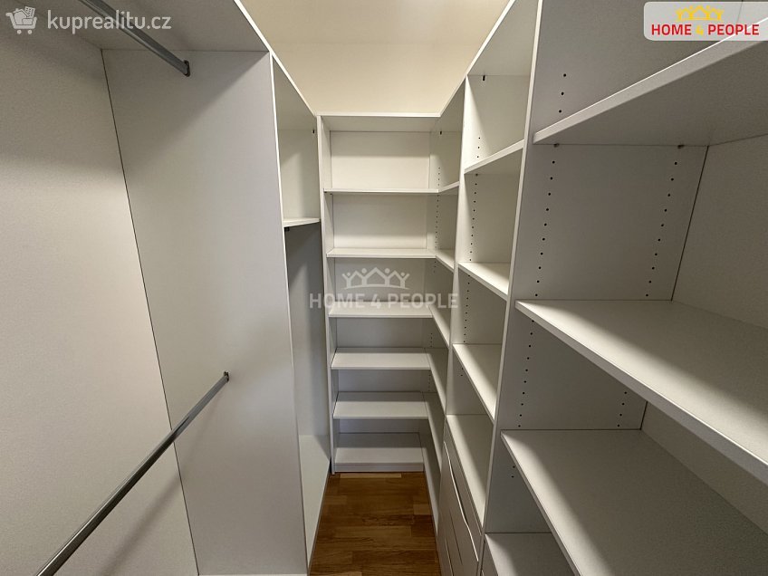 Pronájem bytu 4+kk 86 m^2 Nad Bání, Praha 8 