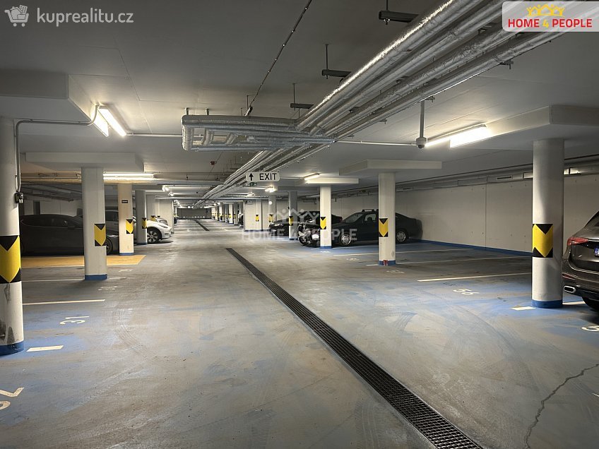 Pronájem bytu 4+kk 86 m^2 Nad Bání, Praha 8 