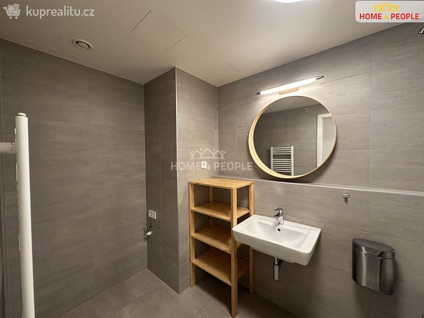 Pronájem bytu 4+kk 86 m^2 Nad Bání, Praha 8 