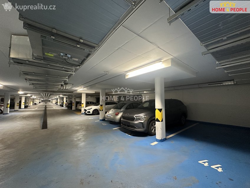 Pronájem bytu 4+kk 86 m^2 Nad Bání, Praha 8 