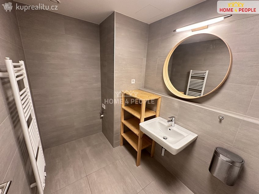 Pronájem bytu 4+kk 86 m^2 Nad Bání, Praha 8 