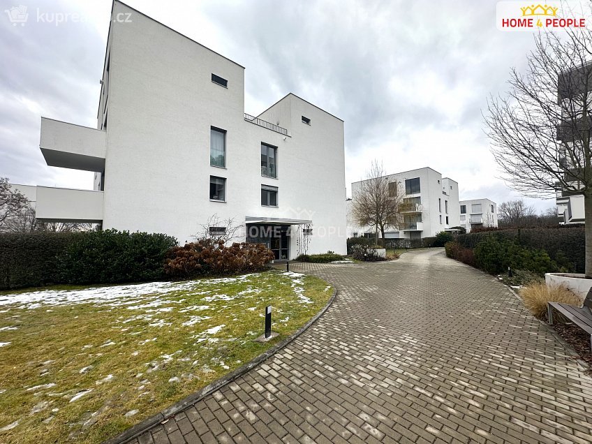 Pronájem bytu 4+kk 86 m^2 Nad Bání, Praha 8 