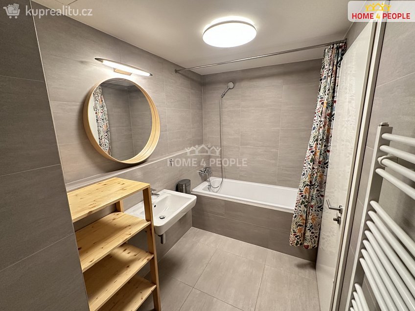 Pronájem bytu 4+kk 86 m^2 Nad Bání, Praha 8 