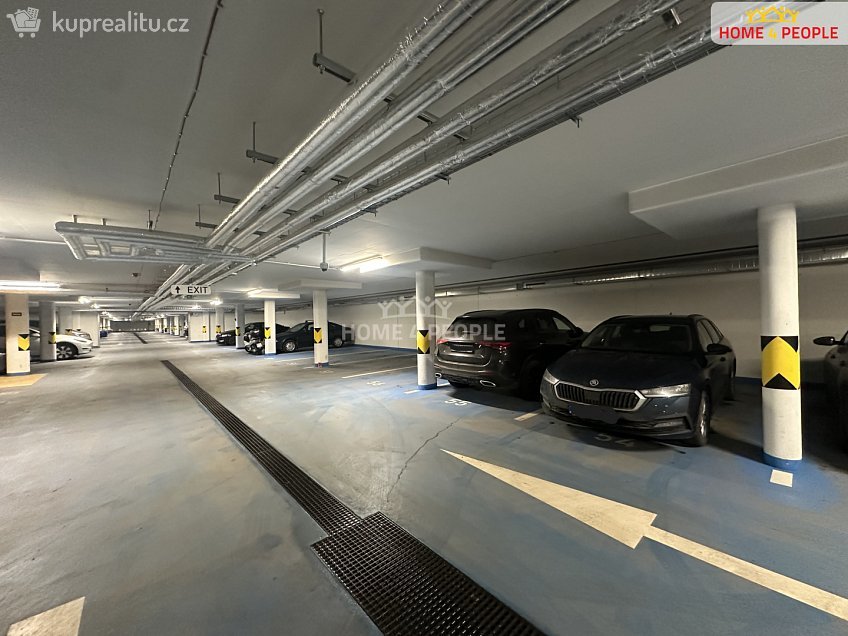 Pronájem bytu 4+kk 86 m^2 Nad Bání, Praha 8 