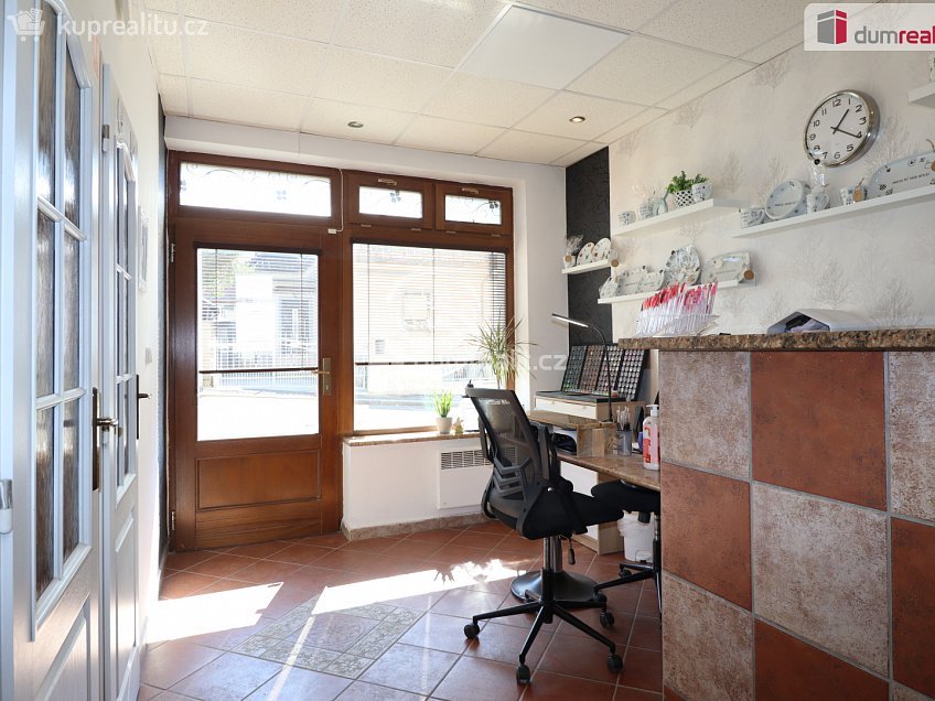 Pronájem  obchodních prostor 35 m^2 Kosmonautů, Karlovy Vary 