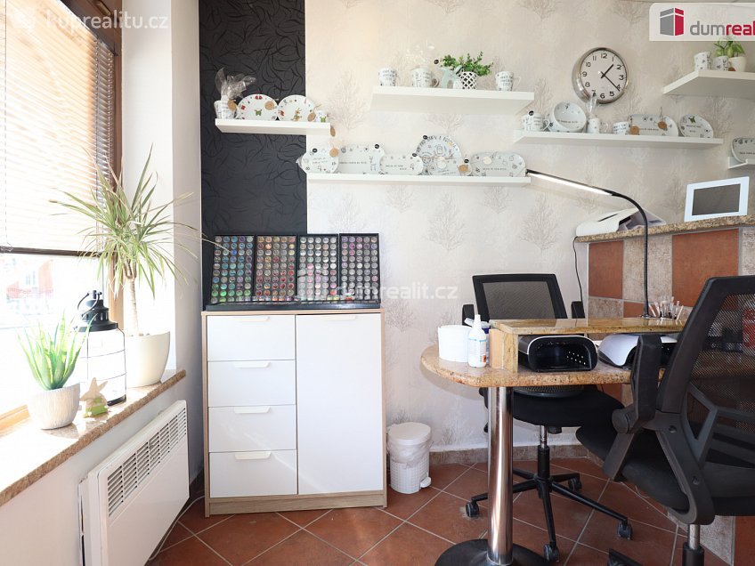 Pronájem  obchodních prostor 35 m^2 Kosmonautů, Karlovy Vary 