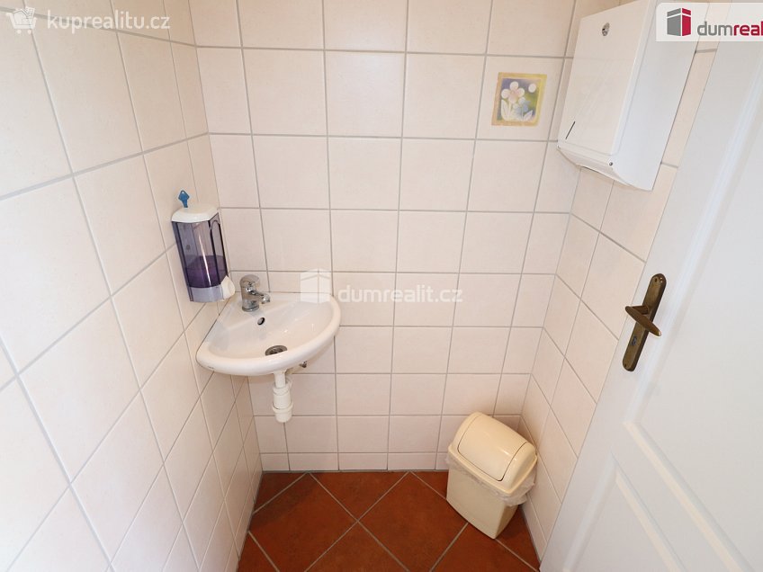 Pronájem  obchodních prostor 35 m^2 Kosmonautů, Karlovy Vary 