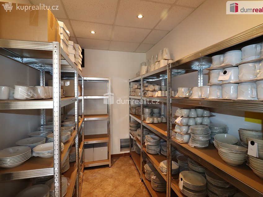 Pronájem  obchodních prostor 35 m^2 Kosmonautů, Karlovy Vary 