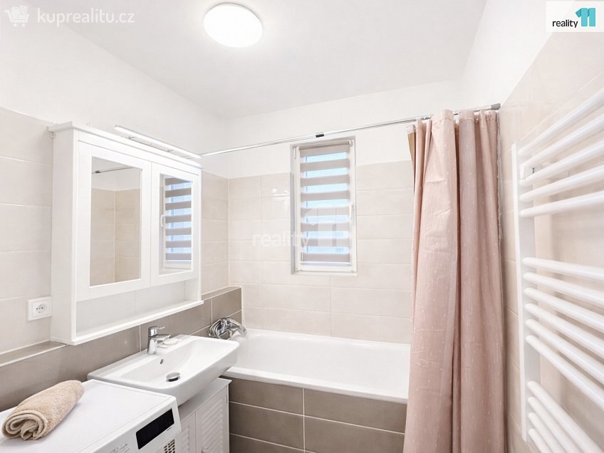 Prodej bytu 1+kk 38 m^2 Vestecká, Nehvizdy 