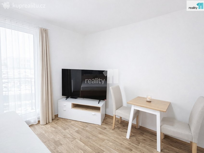 Prodej bytu 1+kk 38 m^2 Vestecká, Nehvizdy 