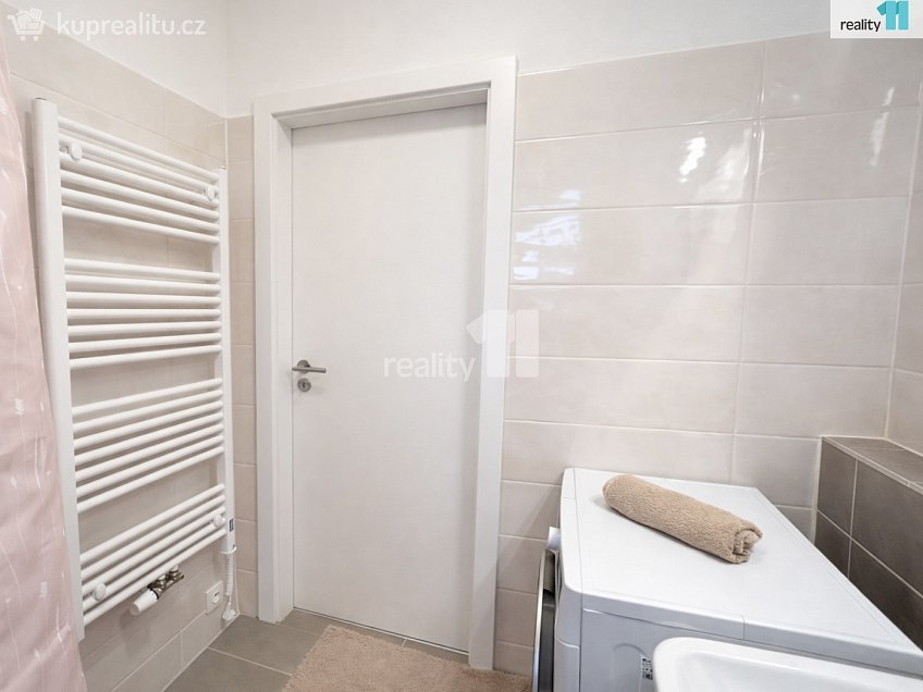 Prodej bytu 1+kk 38 m^2 Vestecká, Nehvizdy 