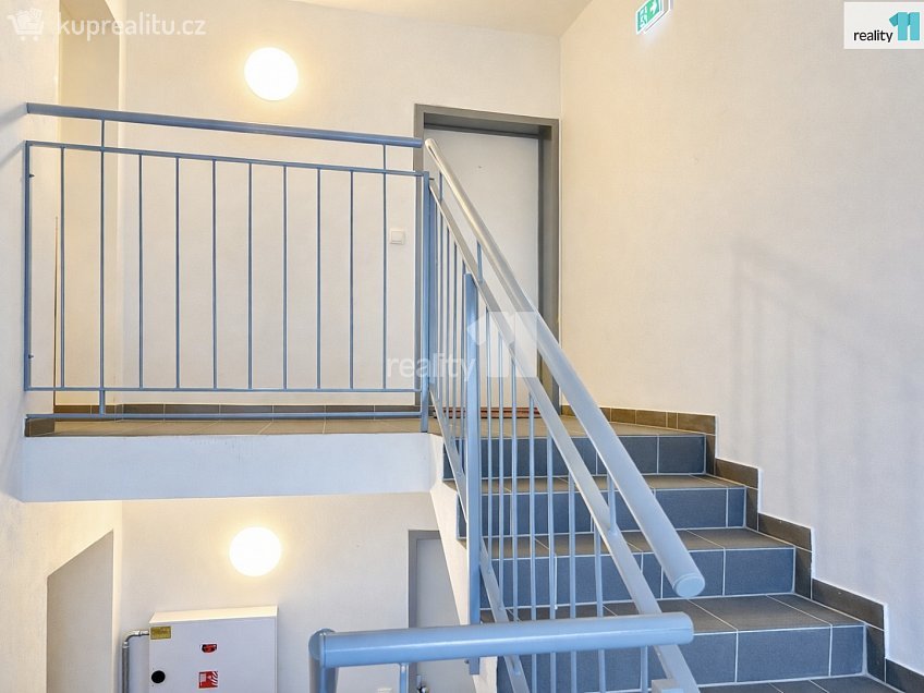 Prodej bytu 1+kk 38 m^2 Vestecká, Nehvizdy 