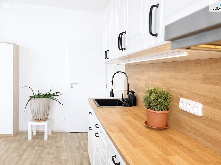 Prodej bytu 1+kk 38 m^2 Vestecká, Nehvizdy 