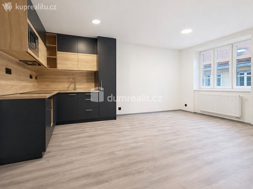 Pronájem bytu 2+1 68 m^2 Zámecká, Děčín 