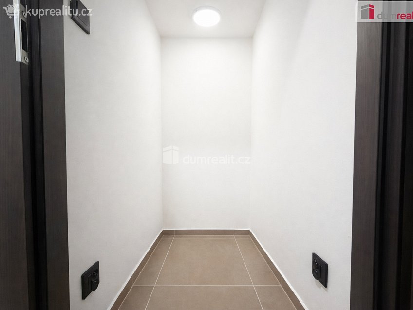 Pronájem bytu 2+1 68 m^2 Zámecká, Děčín 