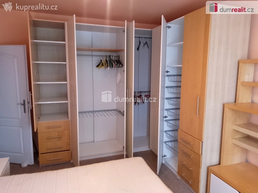 Pronájem bytu 2+1 61 m^2 Lomená, Karlovy Vary 