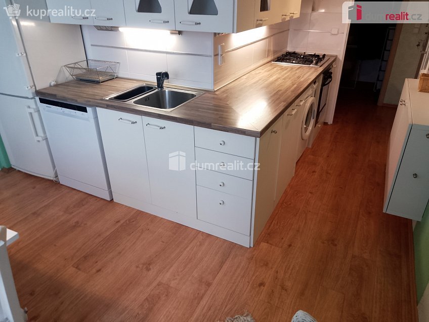 Pronájem bytu 2+1 61 m^2 Lomená, Karlovy Vary 