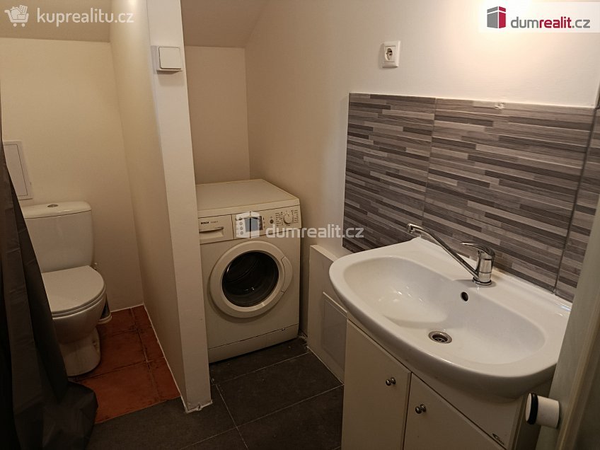 Pronájem bytu 2+1 50 m^2 Na Podkovce, Praha 4 