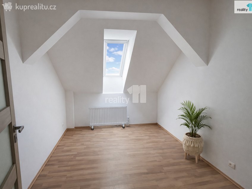 Pronájem bytu 3+kk 78 m^2 Drnovská, Praha 6 