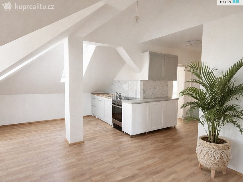 Pronájem bytu 3+kk 78 m^2 Drnovská, Praha 6 