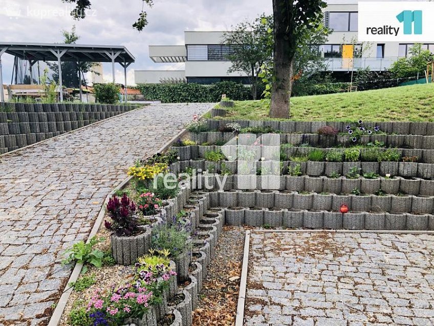 Pronájem bytu 3+kk 78 m^2 Drnovská, Praha 6 