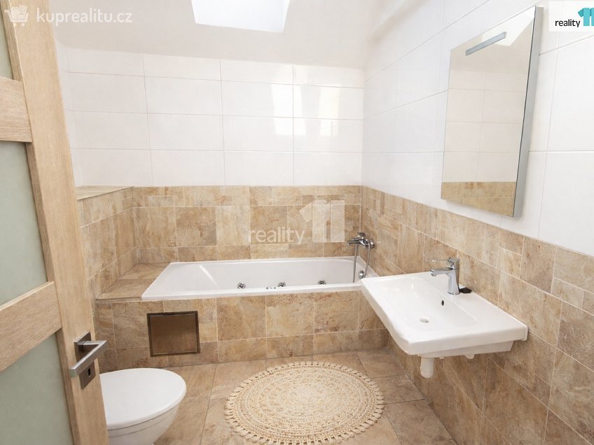 Pronájem bytu 3+kk 78 m^2 Drnovská, Praha 6 