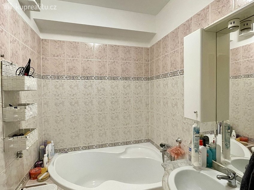 Prodej bytu 2+1 48 m^2 Kubelíkova 805, Mariánské Lázně 