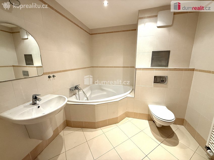 Pronájem bytu 2+kk 72 m^2 Miroslava Hajna, Praha 18 