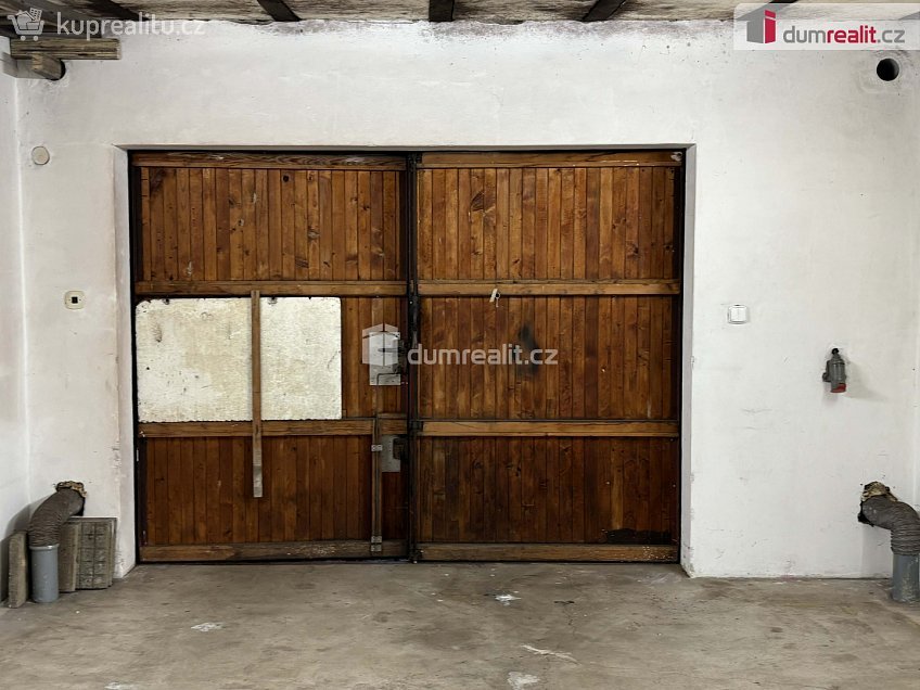 Pronájem  garáže 30 m^2 V Drahách, Luhačovice 