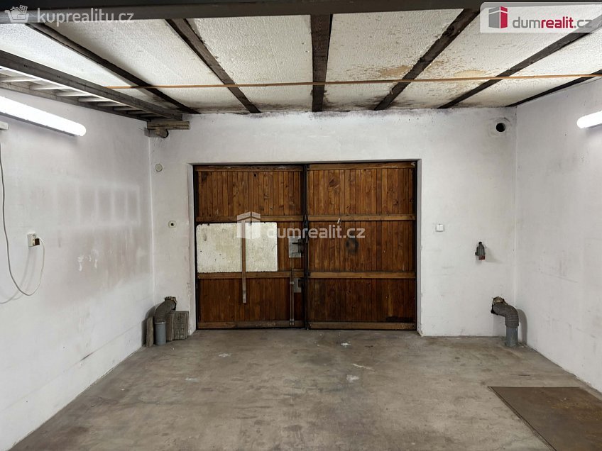 Pronájem  garáže 30 m^2 V Drahách, Luhačovice 