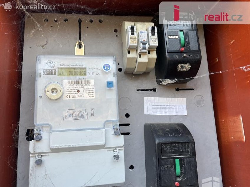 Pronájem  garáže 30 m^2 V Drahách, Luhačovice 