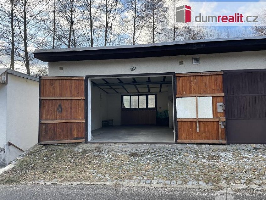 Pronájem  garáže 30 m^2 V Drahách, Luhačovice 