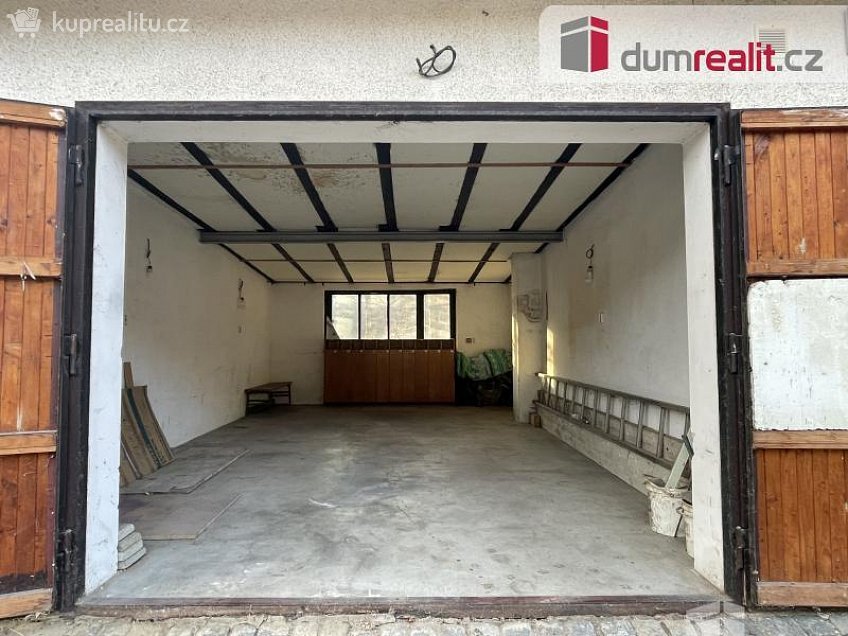 Pronájem  garáže 30 m^2 V Drahách, Luhačovice 