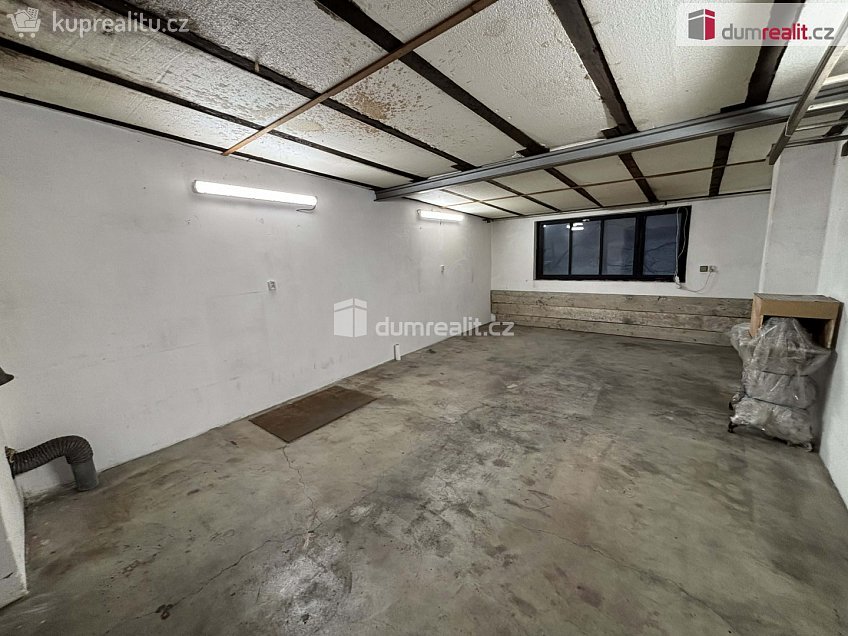 Pronájem  garáže 30 m^2 V Drahách, Luhačovice 