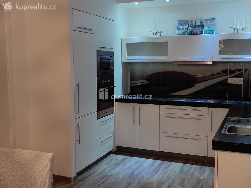 Pronájem bytu 2+1 68 m^2 Vrchlického, Cheb 