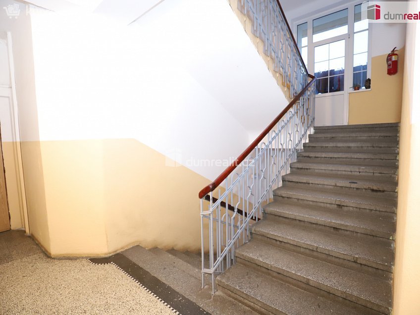 Pronájem bytu 2+1 68 m^2 Vrchlického, Cheb 