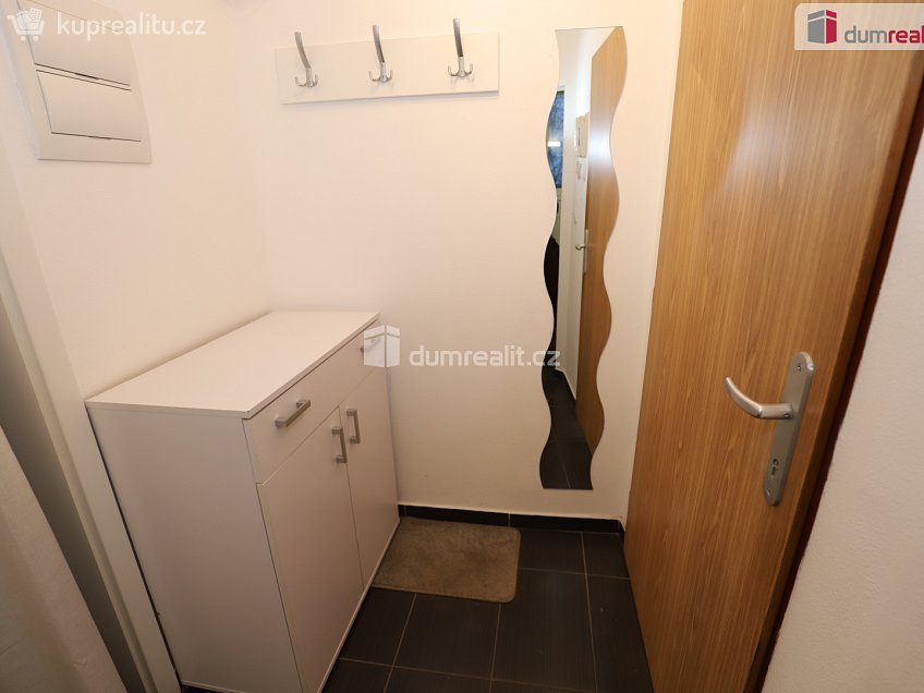 Pronájem bytu 2+1 68 m^2 Vrchlického, Cheb 
