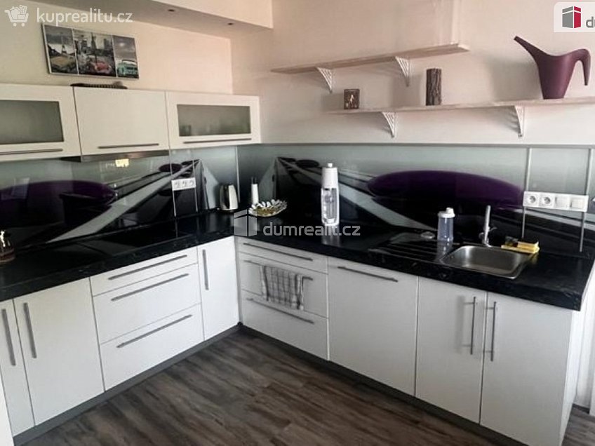 Pronájem bytu 2+1 68 m^2 Vrchlického, Cheb 