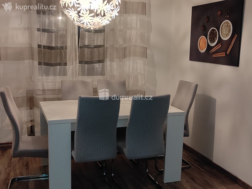 Pronájem bytu 2+1 68 m^2 Vrchlického, Cheb 