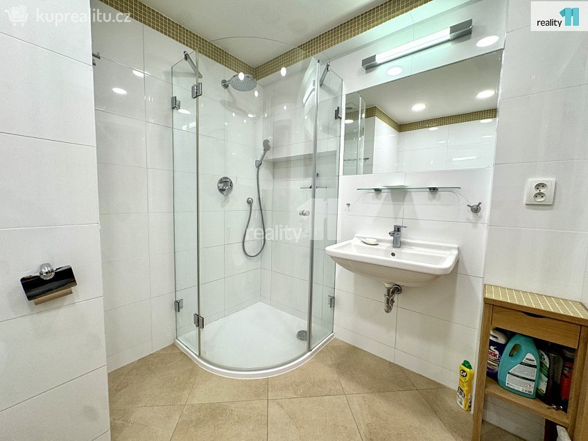 Pronájem bytu 3+kk 85 m^2 Starostrašnická, Praha 10 