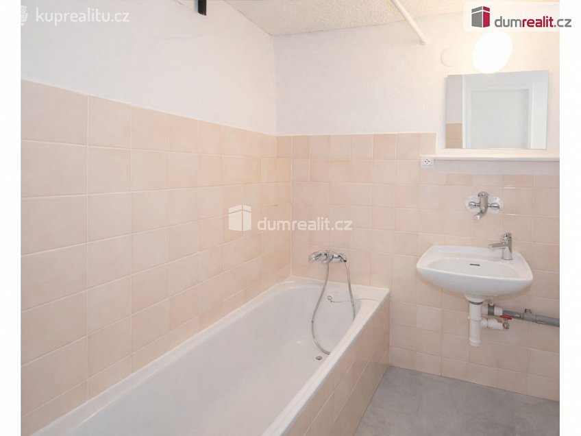 Pronájem  rodinného domu 75 m^2 Na Košíku, Praha 15 