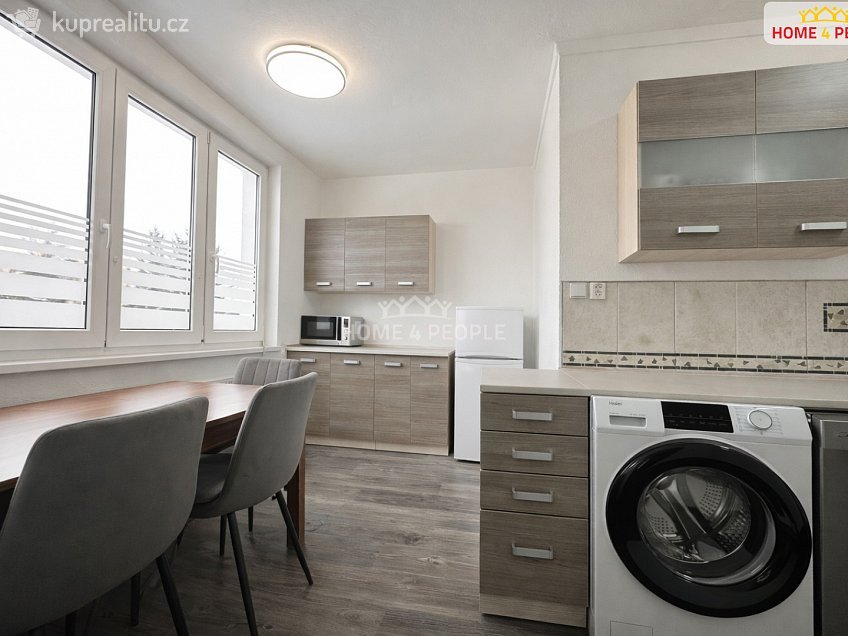 Pronájem bytu 3+1 70 m^2 Libušina, Mariánské Lázně 