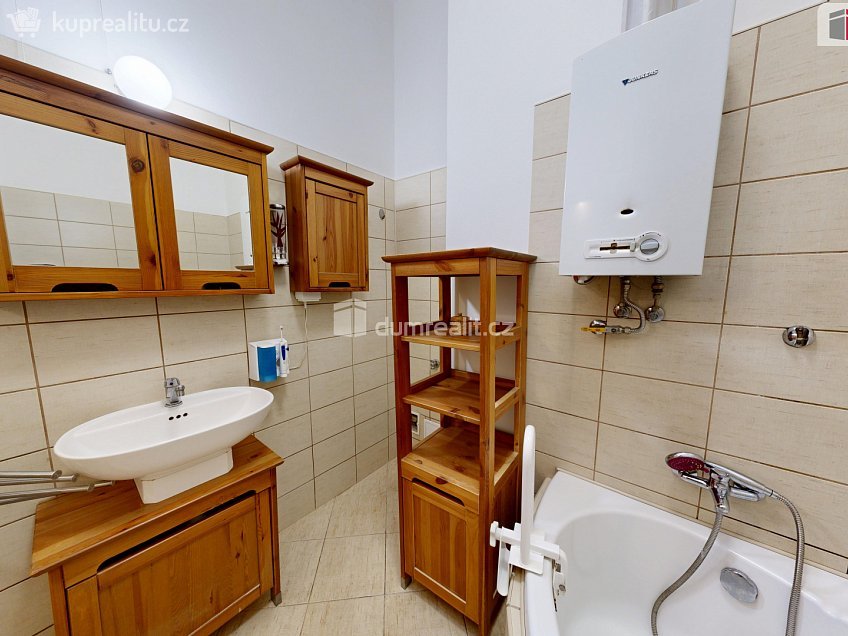 Pronájem bytu 2+1 70 m^2 Nákladní, Opava 