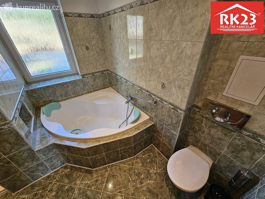 Prodej bytu 2+1 73 m^2 Nádražní náměstí 284, Mariánské Lázně 